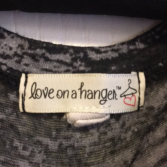 Love on the hanger Top Small - Picture 3 of 4